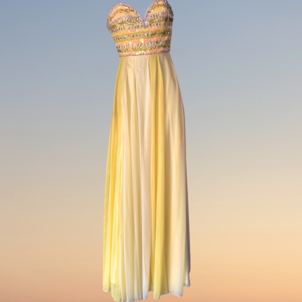 Prom Pageant 
Beautiful strapless yellow formal